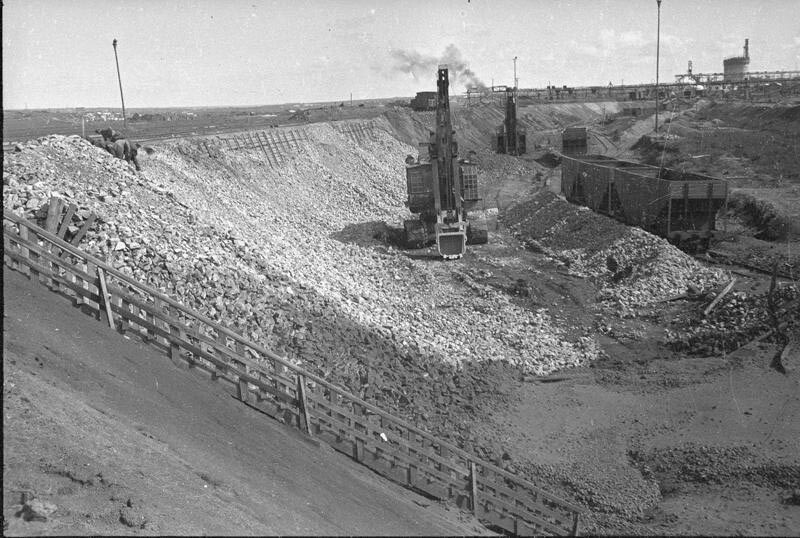 Pavimentación del lecho del canal Moscú-Volga, 1934-1937.